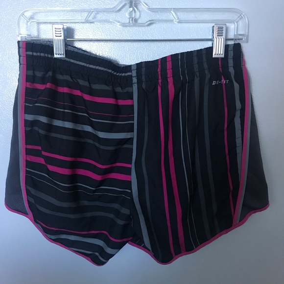 short Nike S - Picture 2 of 3